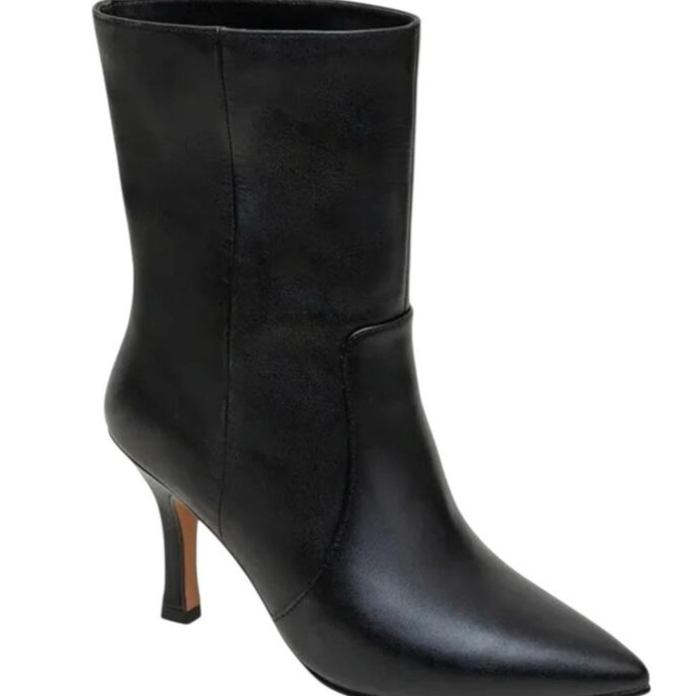 Sleek Black Heeled Boots for Women